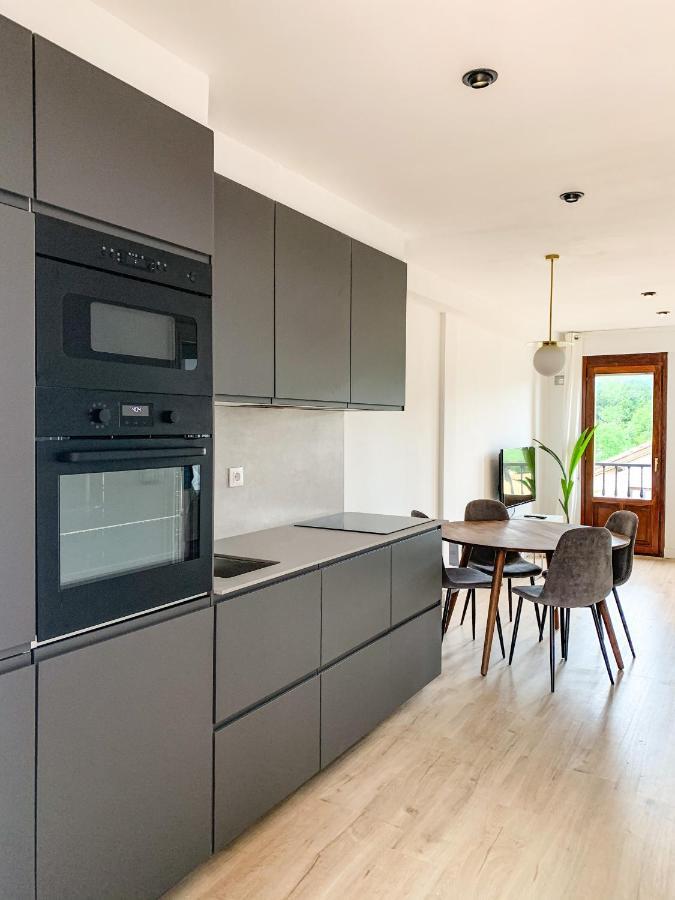 Acogedor Apartamento Con Terraza Y Parking Publico En 柯米拉斯 外观 照片
