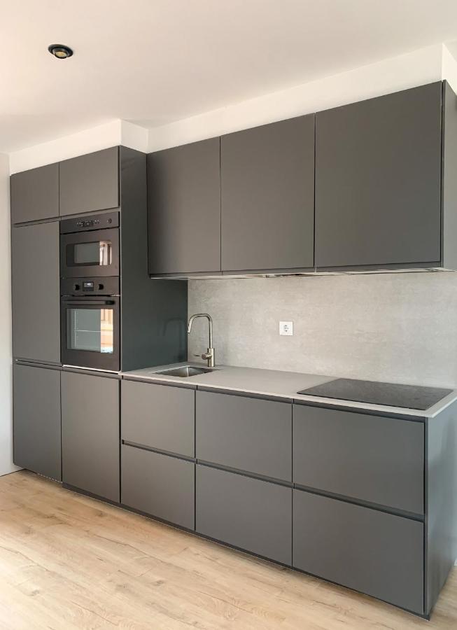 Acogedor Apartamento Con Terraza Y Parking Publico En 柯米拉斯 外观 照片