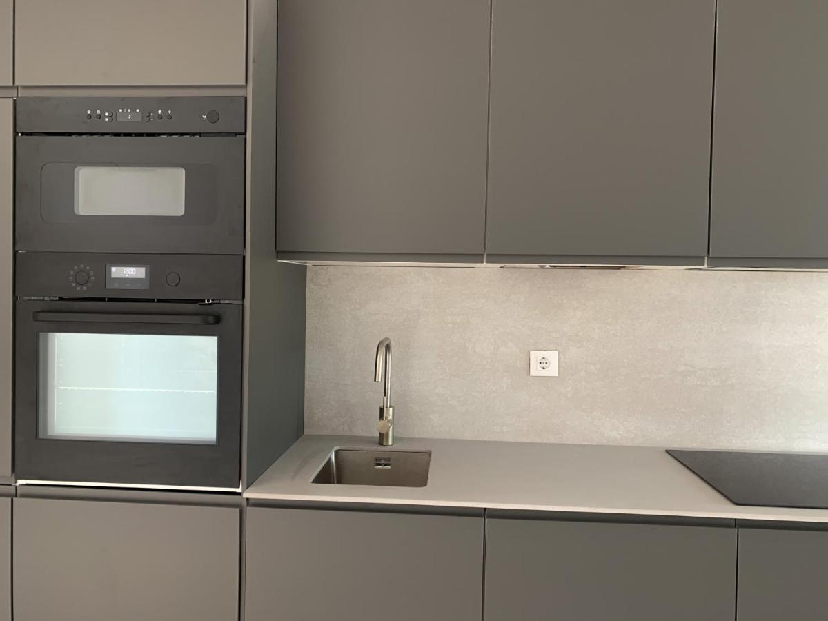 Acogedor Apartamento Con Terraza Y Parking Publico En 柯米拉斯 外观 照片